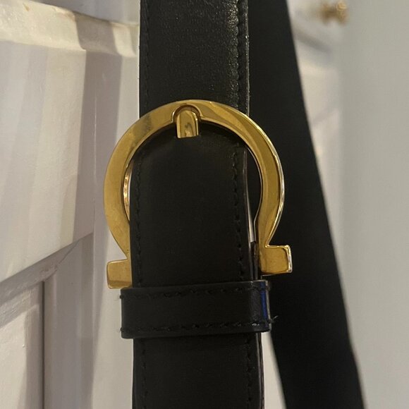 Salvatore Ferragamo Gancini Black Leather Shoulder Bag - Picture 3 of 7